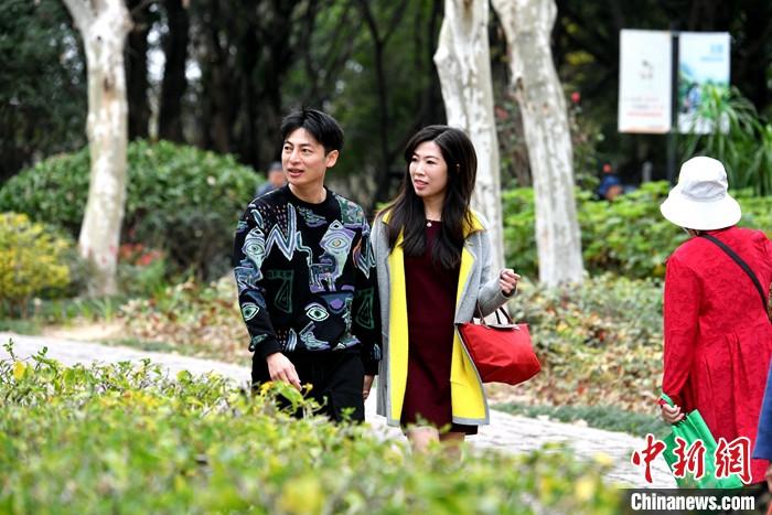 圖為3月15日，張家豪(左)與林佳臻在福建福州金山公園游玩。 <a target='_blank' href='/'><p  align=