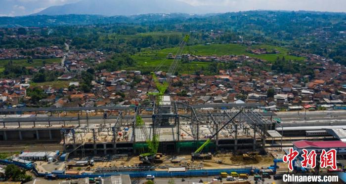 雅萬高鐵唯一一座跨既有線車站帕達拉朗站施工作業全面展開