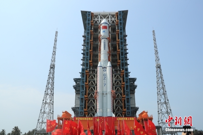 圖為轉運現場。攝影 邱立軍 黃國暢