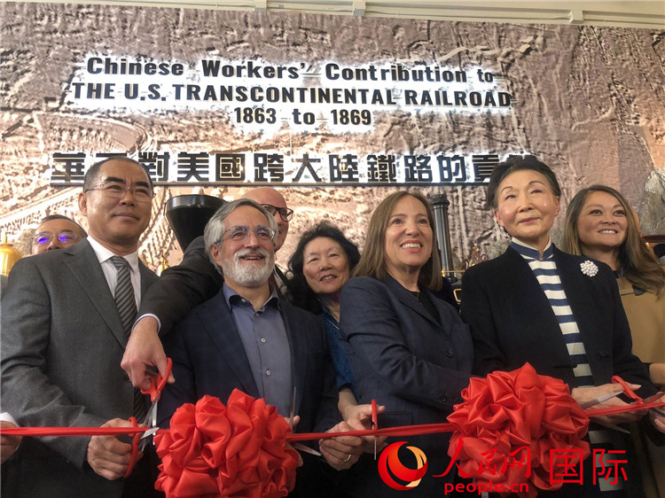 圖為（從右到左）方李邦琴、加州副州長康依蓮、舊金山市議長佩斯金、中國駐舊金山副總領事潘慶江在剪彩。人民網記者 鄧圩攝