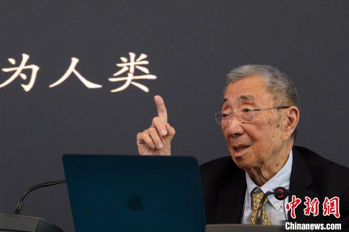 高能論壇上，丁肇中先生與現(xiàn)場聽眾交流?！?lt;a target='_blank' href='/'><p  align=