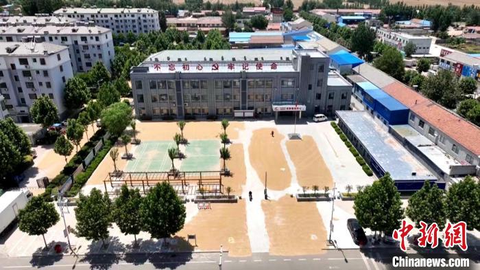 德州陵城區開放1297處鎮村公共場地，緩解農民曬糧難題。　陵城區委宣傳部供圖