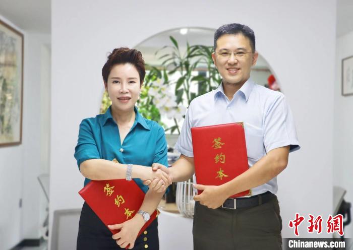 簽署“融情·同心”寧臺(tái)建筑師驛站共建協(xié)議。 吳允杰 攝