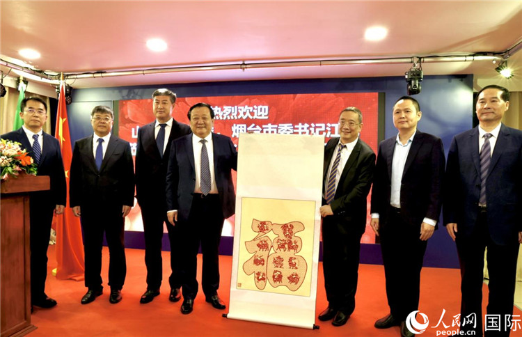 參加座談會的主要嘉賓合影留念。人民網記者宋亦然攝