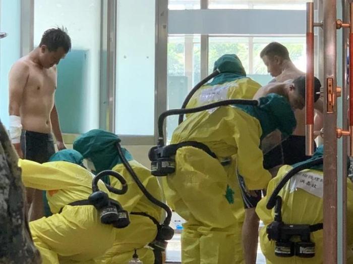 圖為臺灣漢光演習模擬官兵遭受生物戰劑攻擊,送往醫院就醫。圖片來源:臺灣《聯合報》 徐白櫻 翻攝