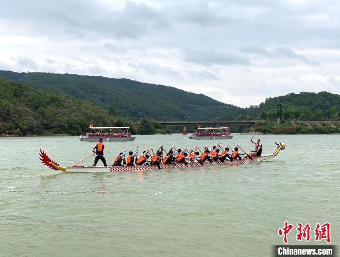 圖為龍舟賽活動。 陳靜 攝