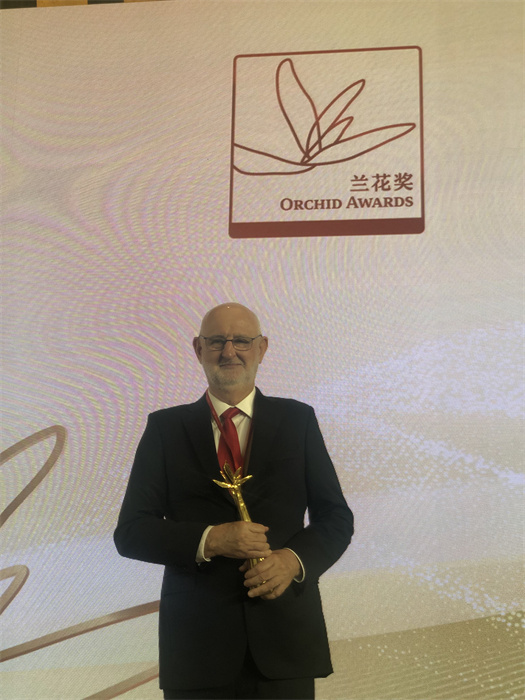 保利諾教授在頒獎典禮現場。 巴西圣保羅州立大學孔子學院供圖。