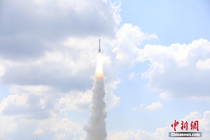 北京時間 2023年9月10日12時30分，中國在太原衛星發射中心使用長征六號改運載火箭，成功將遙感四十號衛星發射升空，衛星順利進入預定軌道，發射任務獲得圓滿成功。該衛星主要用于開展電磁環境探測及相關技術試驗。此次任務是長征系列運載火箭第487次飛行。王曉虎 攝