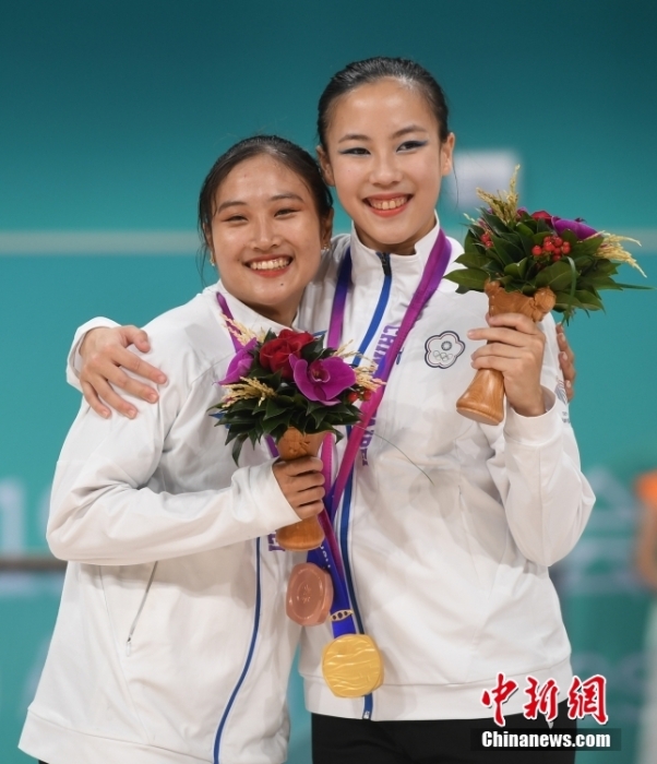 10月7日，杭州第19屆亞運會輪滑項目女子花樣輪滑單人滑長節目決賽在錢塘輪滑中心舉行。結合短節目決賽成績，中國臺北選手洪筱晴(左)以94.38分的總成績奪得女子花樣輪滑單人滑冠軍，中國臺北選手張致如(右)獲得季軍。<a target='_blank' href='/'><p  align=