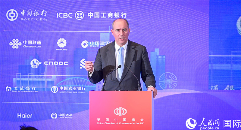 英國商業(yè)貿(mào)易部國務(wù)大臣(投資大臣)多米尼克·約翰遜與會。人民網(wǎng) 郭錦標(biāo)攝