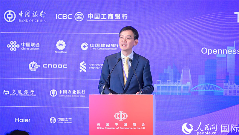 英國中國商會會長、中國銀行倫敦分行行長方文建 致歡迎辭。人民網(wǎng) 郭錦標(biāo)攝