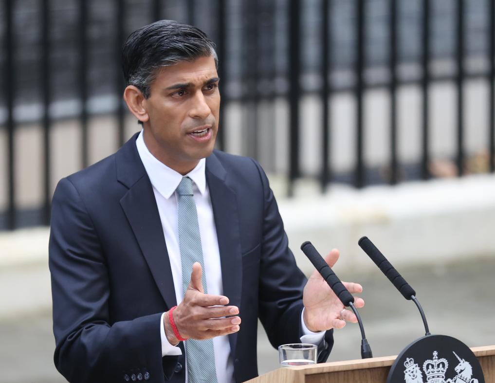 2022年10月25日,里希·蘇納克在英國倫敦唐寧街10號首相府前發表講話。新華社記者李穎攝