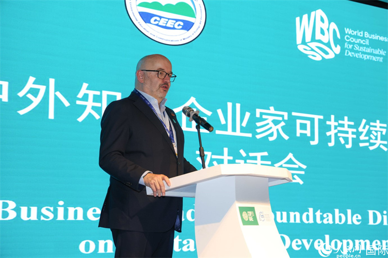 世界可持續發展工商理事會會長兼主席貝德凱致辭。人民網記者任皓宇攝