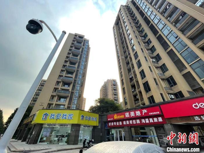 多家房地產中介。 蘇婷 攝