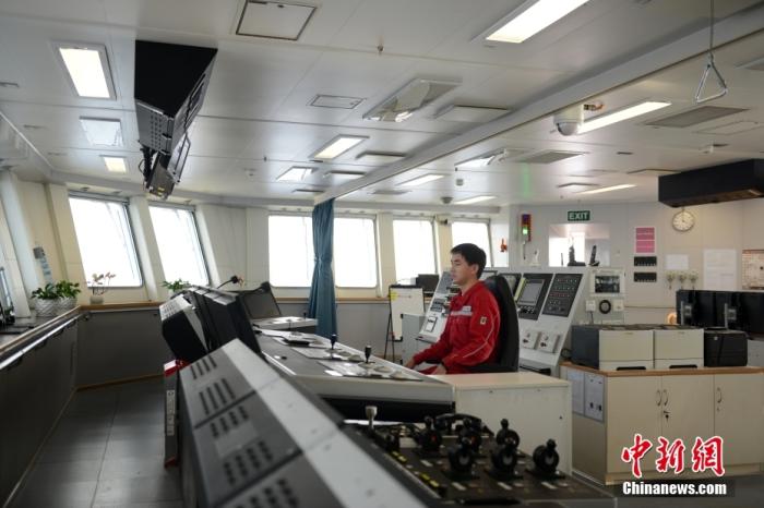 海上鉆井平臺中控室。<a target='_blank' href='/' _fcksavedurl='/' ><p  align=