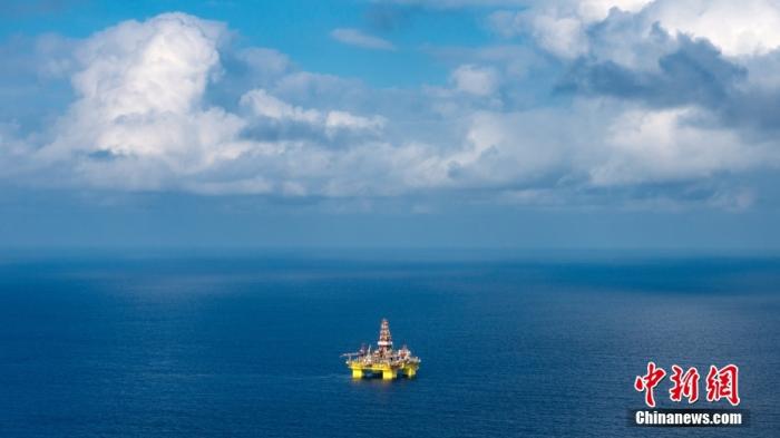 遠眺中國海油982鉆井平臺。<a target='_blank' href='/' _fcksavedurl='/' ><p  align=