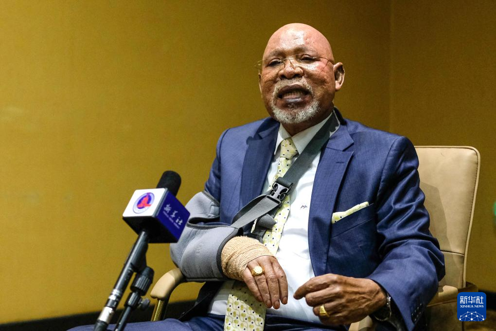 1月15日，烏干達外長奧東戈在坎帕拉舉行的不結盟運動第19次峰會高級別官員會議期間接受新華社記者專訪。新華社發（阿佳拉·納瓦達攝）