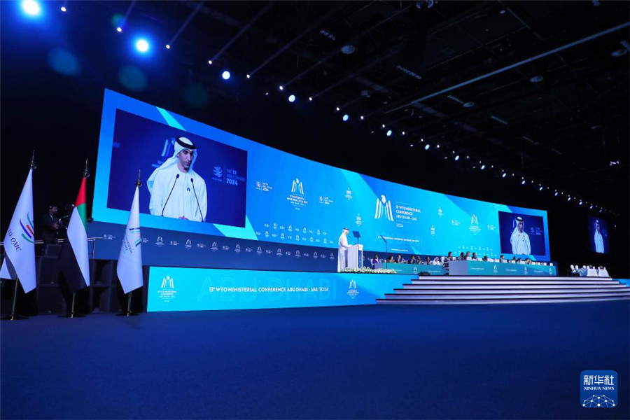 2月26日,在阿聯(lián)酋首都阿布扎比,阿聯(lián)酋外貿(mào)國務(wù)部長、世貿(mào)組織第13屆部長級會議主席薩尼·澤尤迪在世界貿(mào)易組織第13屆部長級會議開幕式上致辭。新華社發(fā)(世界貿(mào)易組織供圖)