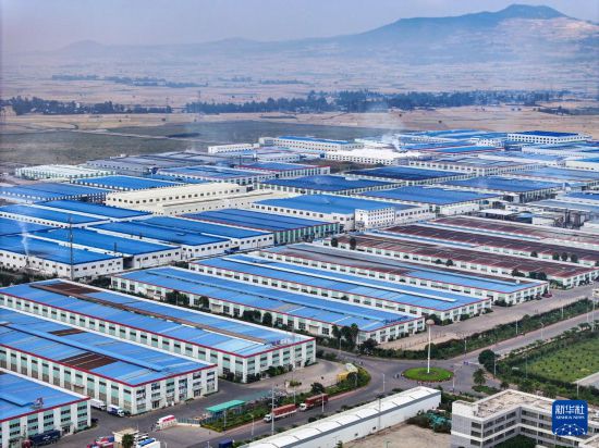 這是2023年11月3日在埃塞俄比亞杜凱姆市拍攝的東方工業園（無人機照片）。 新華社發（東方工業園供圖）