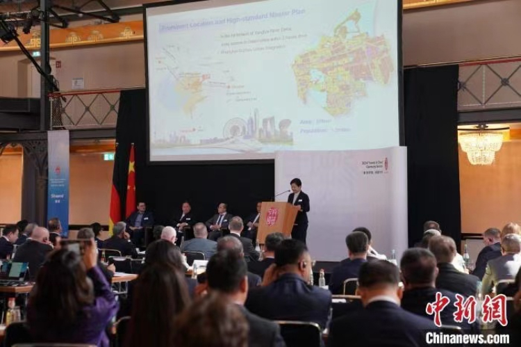 當地時間4月5日,由中國商務部主辦的“投資中國”德國專場推介活動在斯圖加特市舉行。中新社記者 馬秀秀 攝