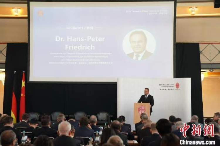 當地時間4月5日,由中國商務部主辦的“投資中國”德國專場推介活動在斯圖加特市舉行。中新社記者 馬秀秀 攝