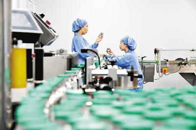 通過加大創新藥物研發力度，石藥集團實現了傳統工業企業向創新型企業轉型。（本報資料片）