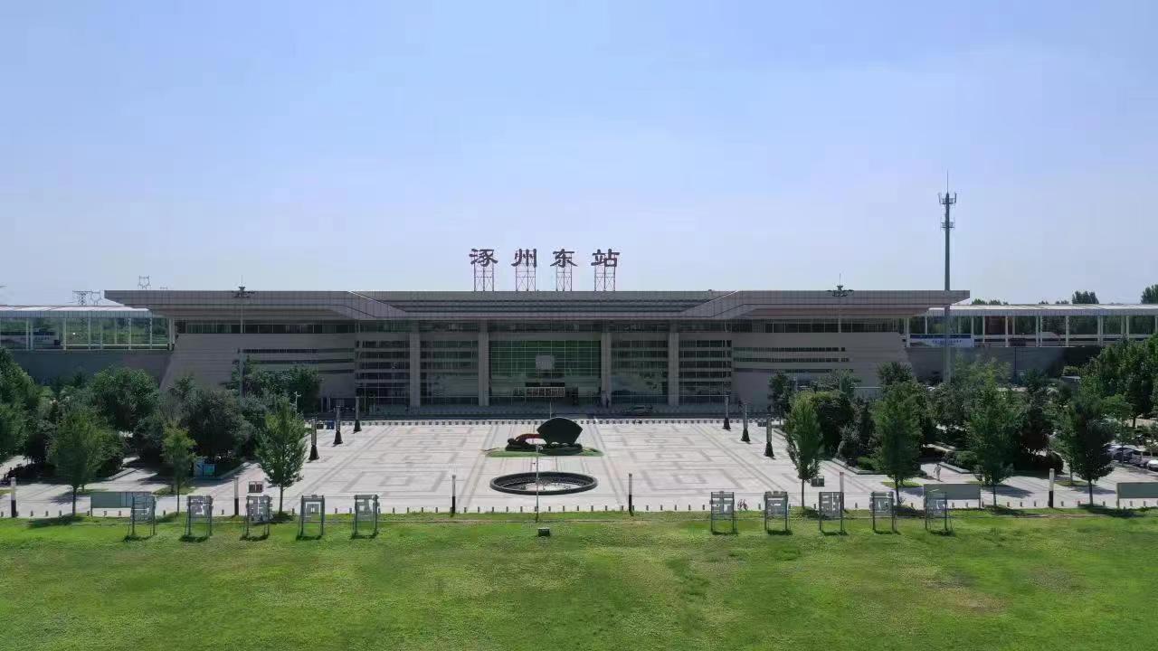 通勤專列高鐵始發站涿州東站。 熊華明、王聚言攝