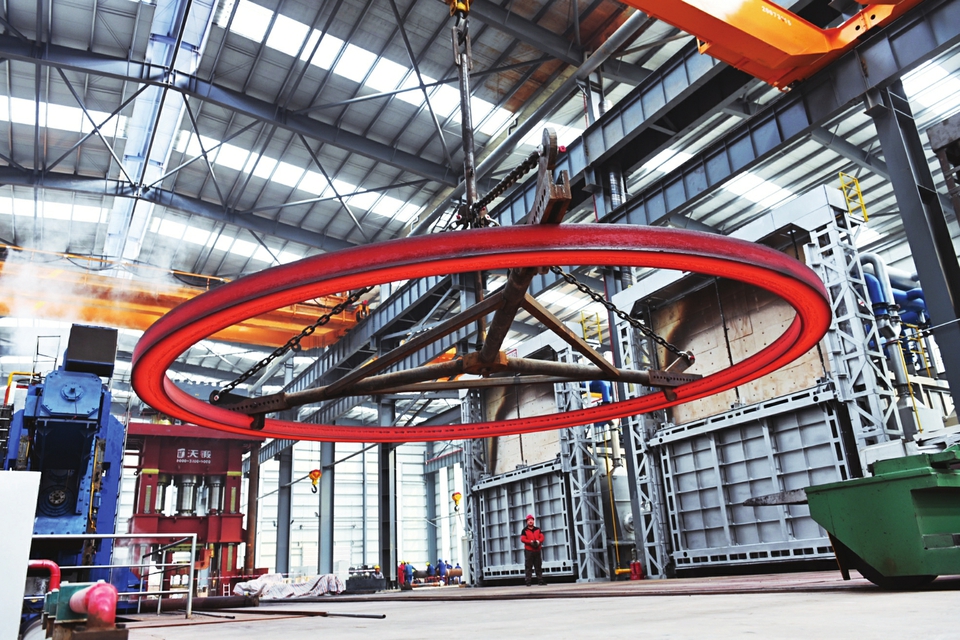 定襄縣作為太忻一體化經濟區建設的12個先行啟動區之一,借助發展機遇,全力延長產業鏈條、補齊產業短板、培育優質市場主體、拓寬應用領域,進軍高精尖應用行業。 記者孫榮祥攝