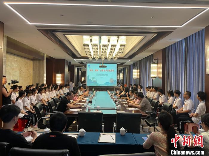 閩臺古琴技藝培訓(xùn)交流活動同步舉行。 葉國寶 攝