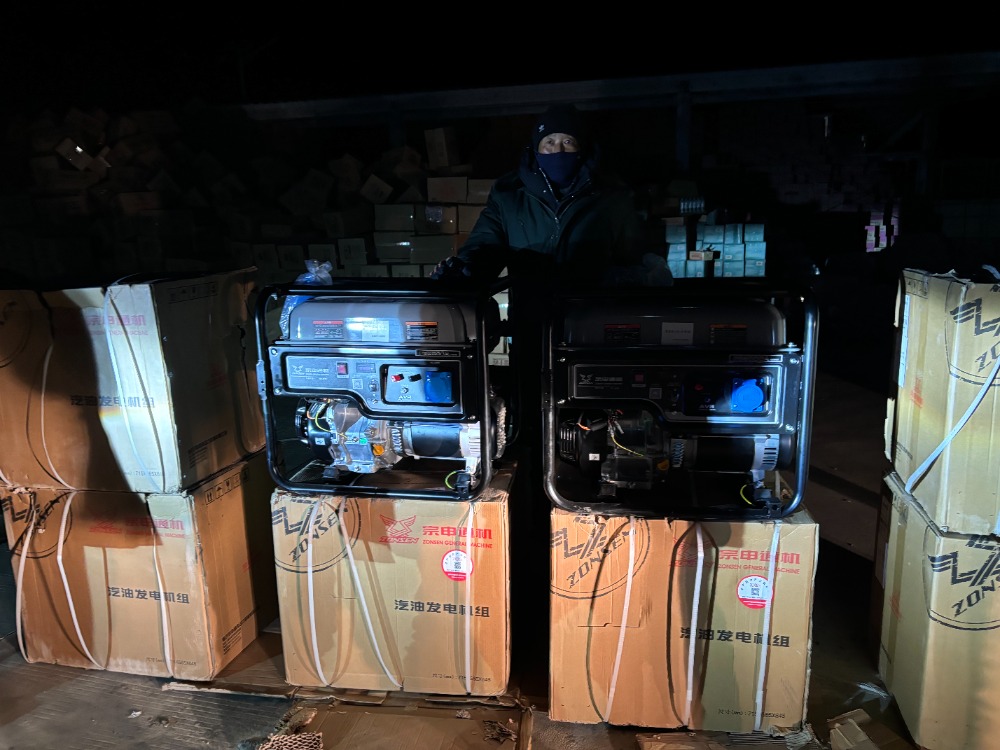 震區所需 重慶所能！重慶首批救援物資跨越千里抵達雪域高原