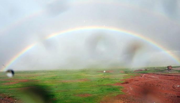 科考隊員在茲格塘錯采樣返程途中,高原風雨彩虹送行。 <a target='_blank' ><p align=
