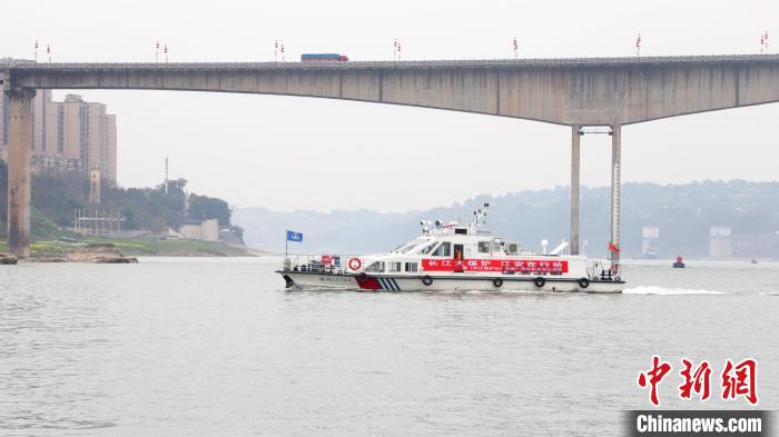 聯(lián)合巡江守護(hù)活動(dòng)現(xiàn)場。　江安縣融媒體中心 攝