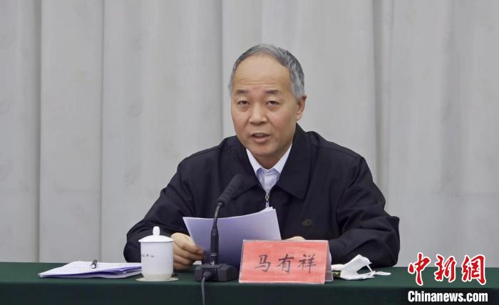 圖為農(nóng)業(yè)農(nóng)村部副部長(zhǎng)馬有祥在部省共同打造青海綠色有機(jī)農(nóng)畜產(chǎn)品輸出地推進(jìn)會(huì)議上講話。　李江寧 攝