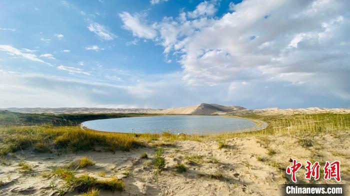 圖為青海湖沙島風光?！±罱瓕?攝