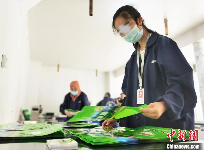 青海西寧：殘疾人輔助性就業“描繪”人生新天地