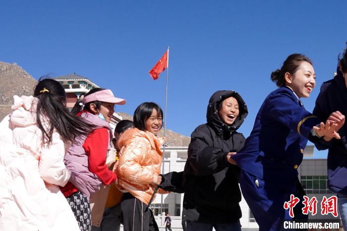 別樣“三八”婦女節：西藏森林消防巾幗愛心溫暖福利院兒童