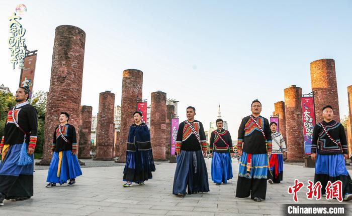 用民族文化吸引世界目光大涼山國際藝術節展多元風情