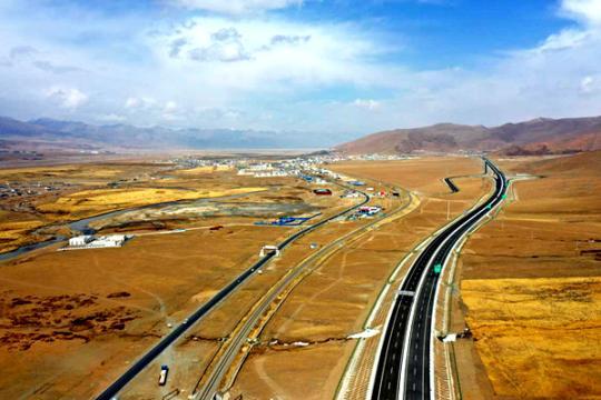 科技+生態+致富 這條世界海拔最高高速公路背后故事多