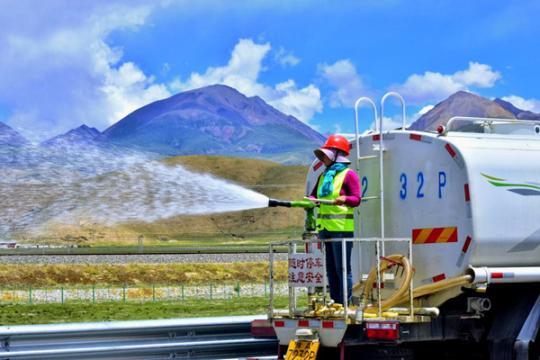 科技+生態+致富 這條世界海拔最高高速公路背后故事多