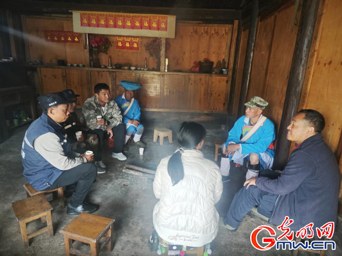 云南騰沖:小小“火塘會” 打通服務群眾“最后一公里”