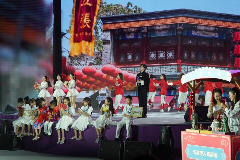 《津門謠》節目現場。人民網記者 于凱攝