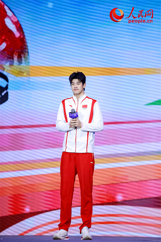 潘展樂分享自己的成長經(jīng)歷。人民網(wǎng)記者 于凱攝