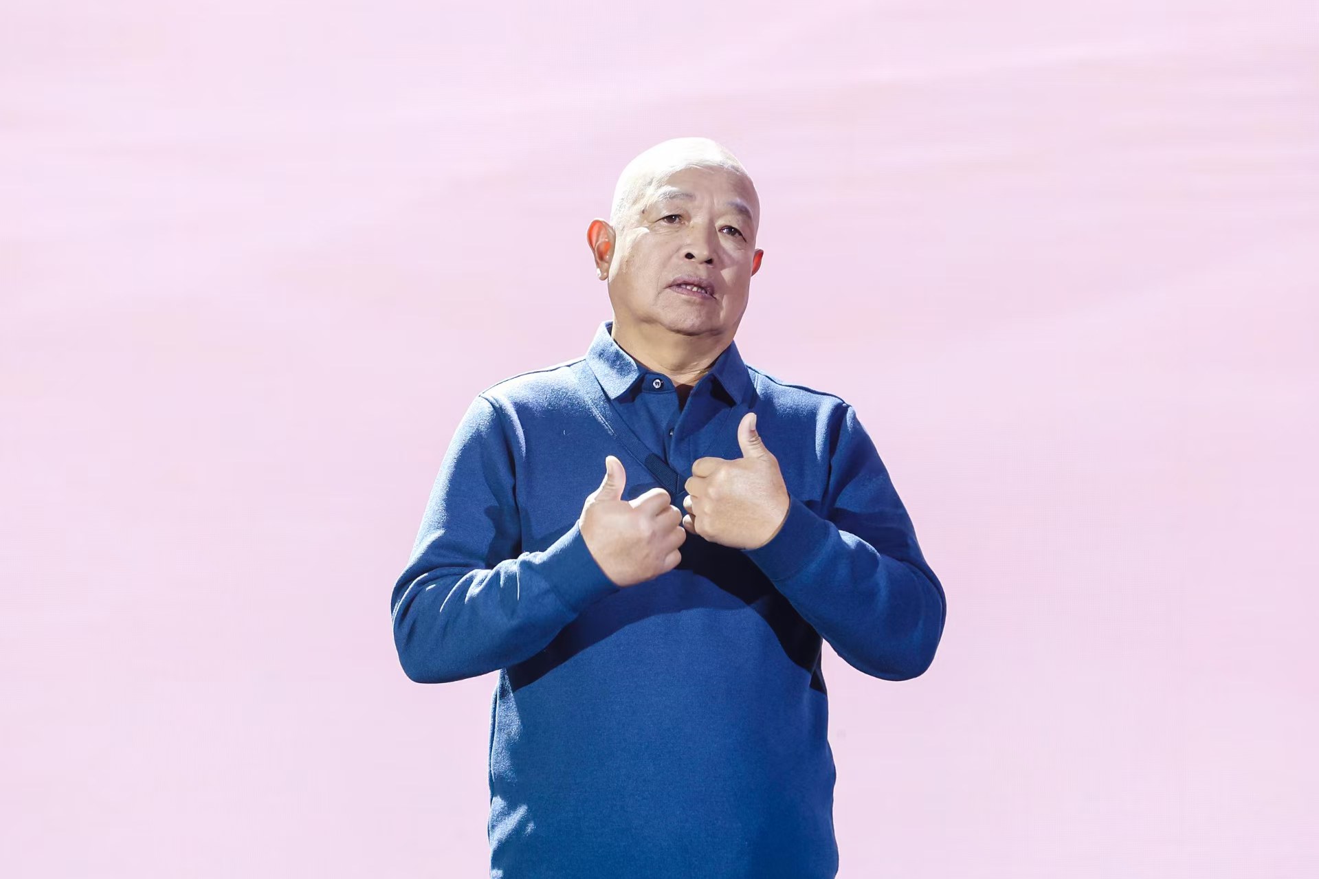 “山東好人”、煙臺市無聲洗車場經(jīng)理柳興濤。人民視頻供圖。