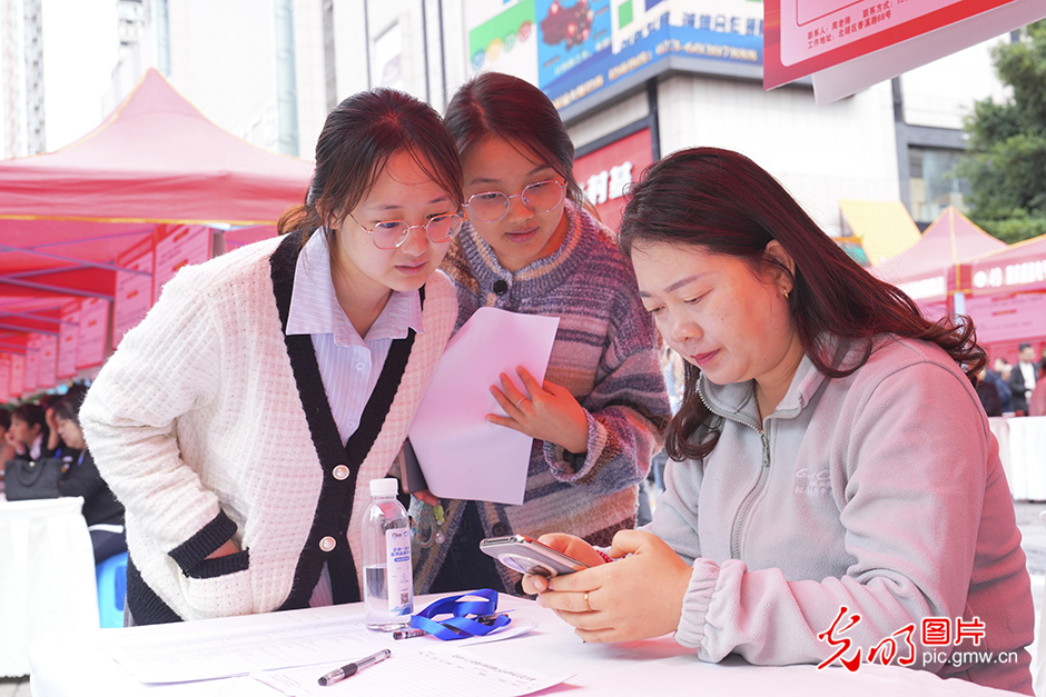 【職引未來】求職招聘“雙向奔赴”，穩崗就業精準發力