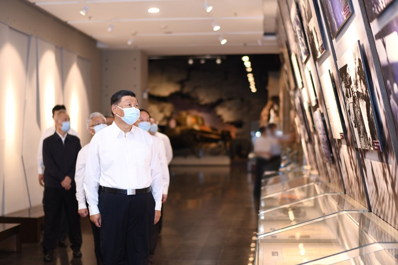 2022年8月16日至17日，中共中央總書記、國家主席、中央軍委主席習近平在遼寧考察。這是16日下午，習近平在錦州市考察遼沈戰(zhàn)役紀念館。 新華社記者 燕雁 攝