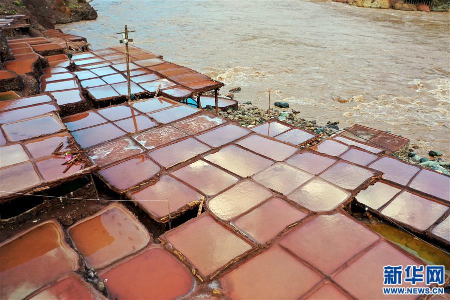 (新華視界)(7)鳥瞰芒康古鹽田