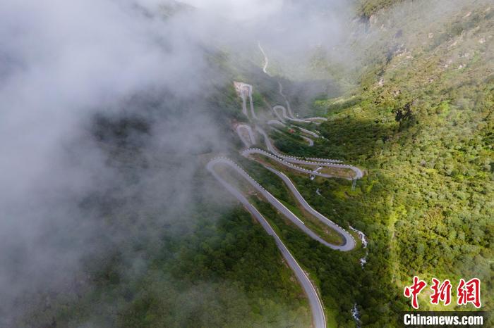 西藏勒布溝:云霧繚繞猶如仙境