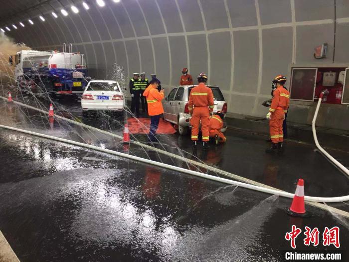 青藏高原“公路衛士”:月均巡線三千公里工作“單調而重要”