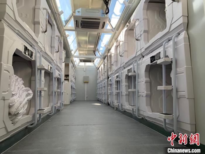 圖為火星營(yíng)地“太空艙”。　孫睿 攝