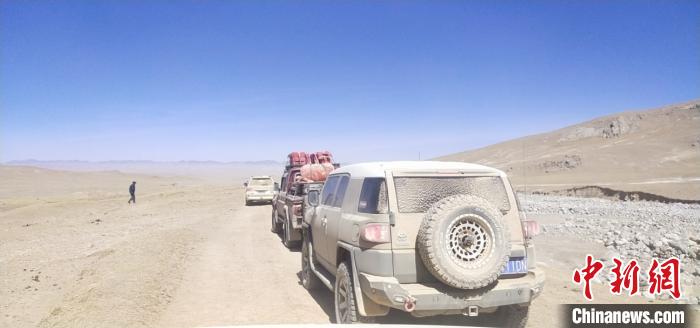 可可西里查獲十人非法穿越案其中兩人出現高原反應